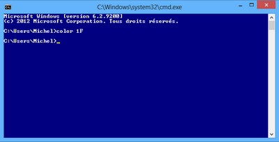 Exemple d'utilisation de la commande COLOR avec MS-DOS pour changer la couleur de fond et la couleur du texte dans la fenêtre de l'invite 
de commande.